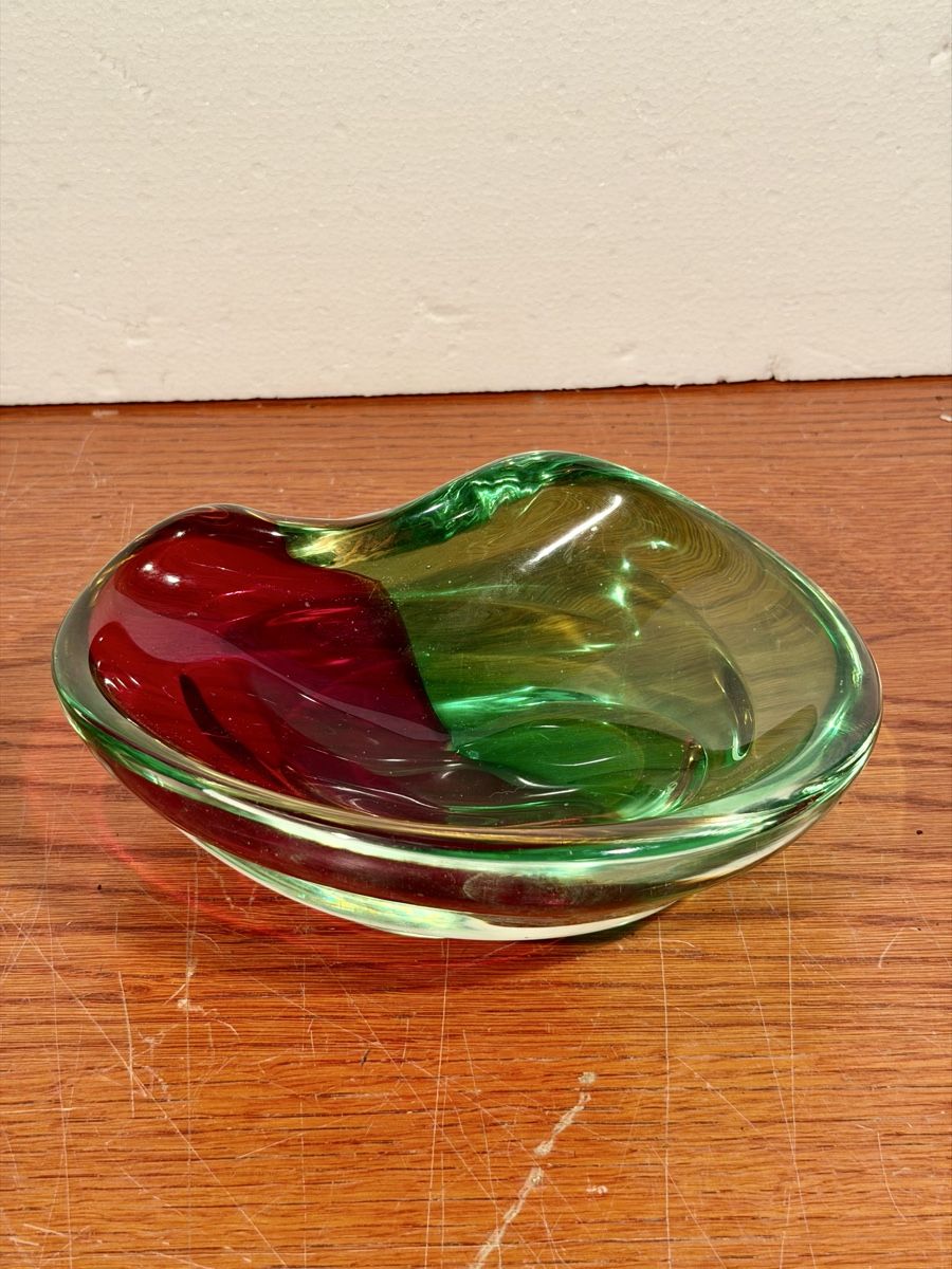 Portacenere: Vintage Emerald Green & Ruby Swirl Glass Ashtray Dish – Usato da Lausanne venduto da vas_mbk2 4