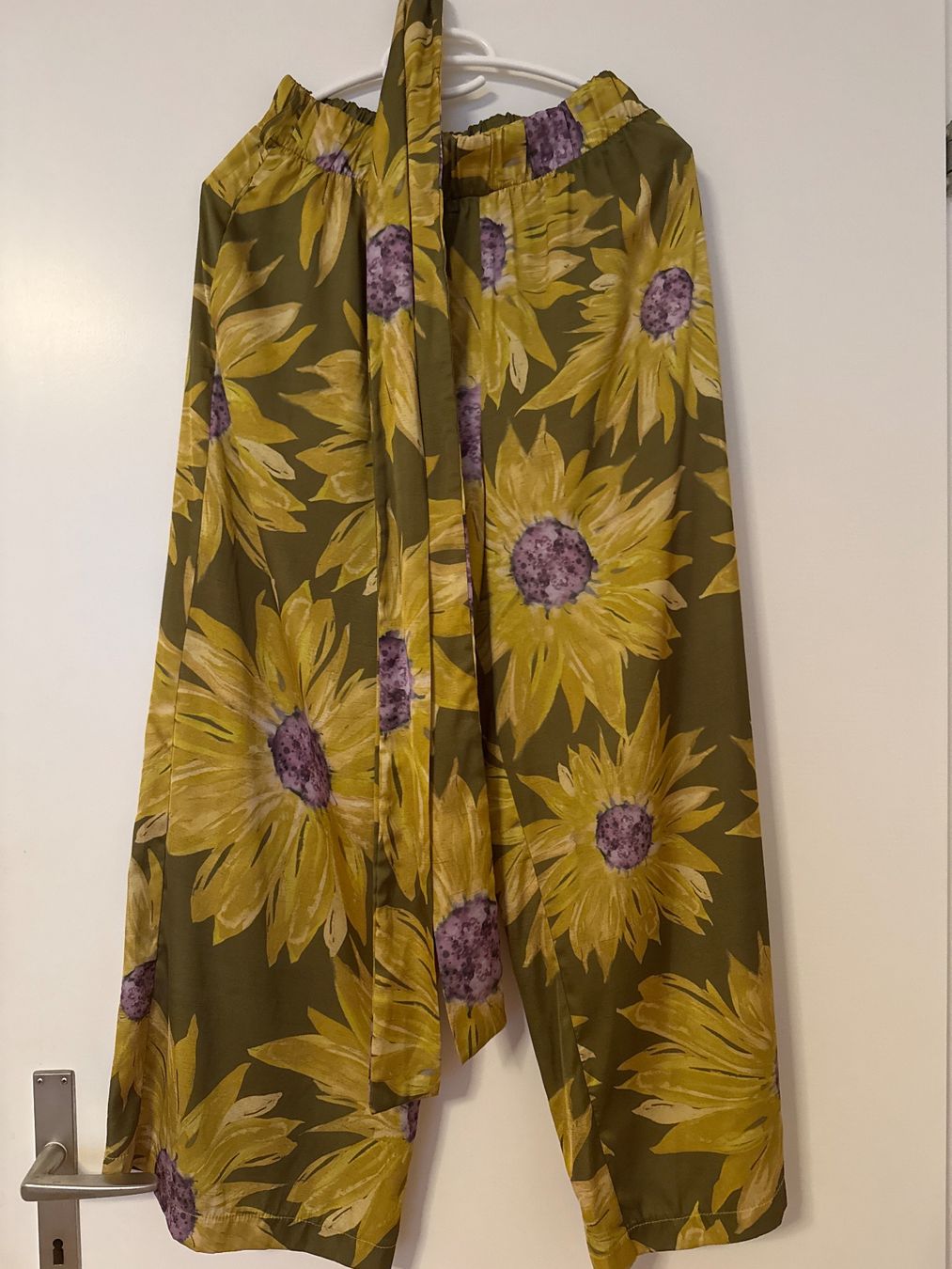Negligees & Pyjamas: Set women olive green sunflower pattern – Gebraucht aus Luzern von Alsu_Lucerne 3
