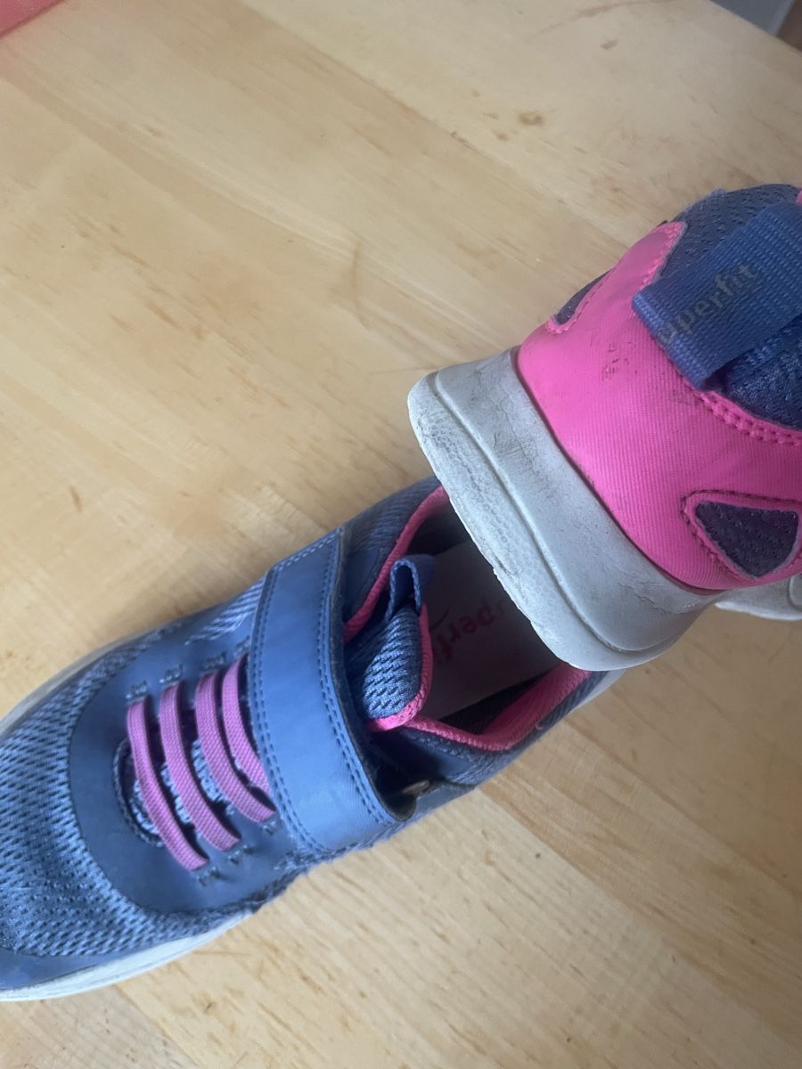 Scarpe per ragazze: Superfit Mädchen Turnschuhe Gr. 38 – Usato da Steinhausen venduto da Piaweber1943. 1