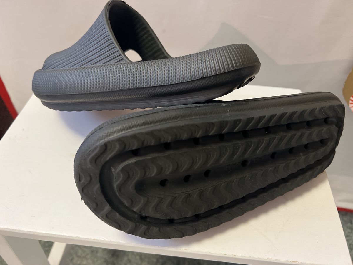 Scarpe da uomo: Hausschuhe Badeschuh36-37 – Usato da Oberglatt ZH venduto da ble_75jw 1