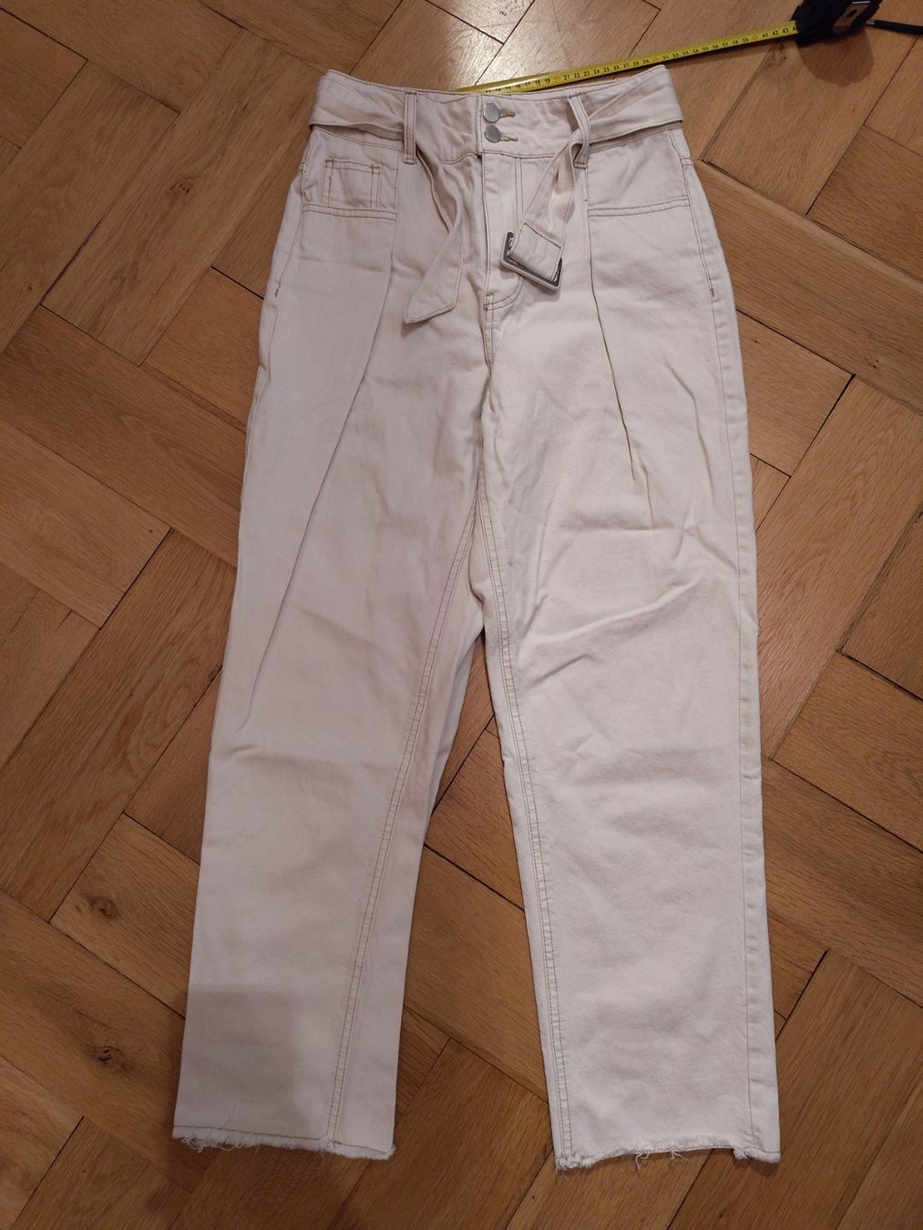 Stradivarius Pantaloni: Hose – Usato da Bern venduto da Linii