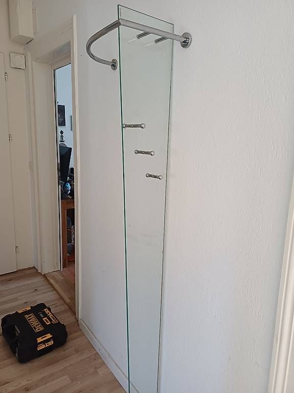 Guardaroba: elegante Garderobe mit Glas – Usato da Arbon venduto da schnaepplihirsch 1