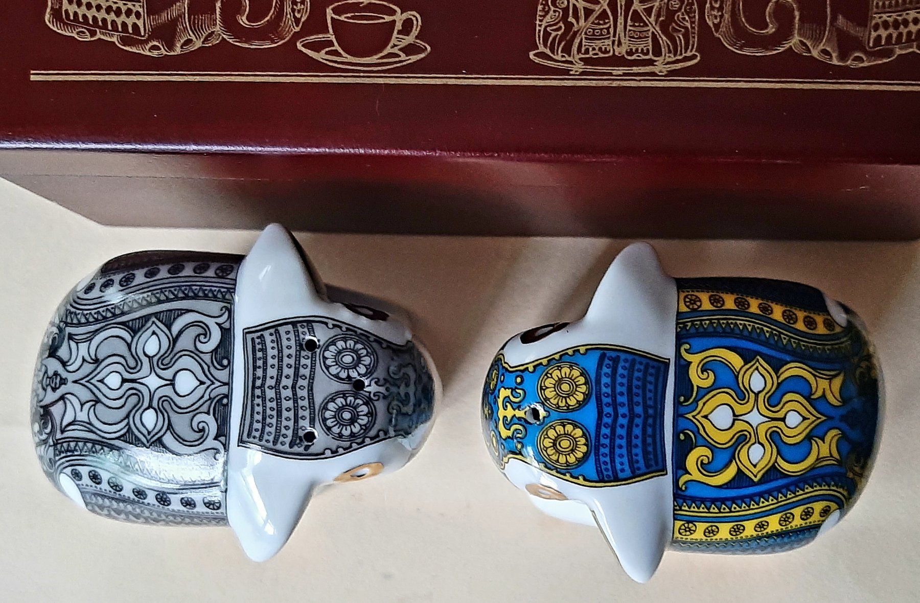 Tutte le decorazioni: 2 éléphants avec thé – Usato da Montet (Glâne) venduto da Koada2 4