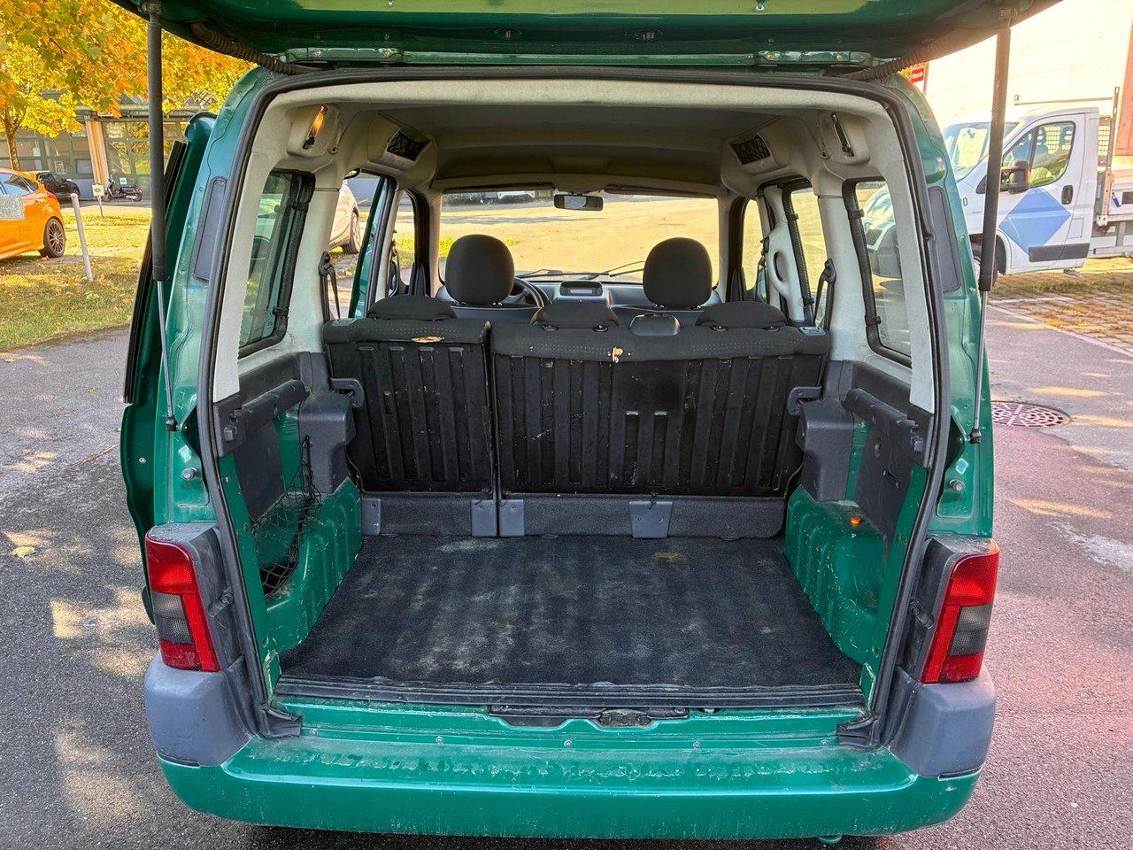 Peugeot Autos: PEUGEOT Partner 1.6 XT – Gebraucht aus Hünenberg von Auto-Klinik01 5