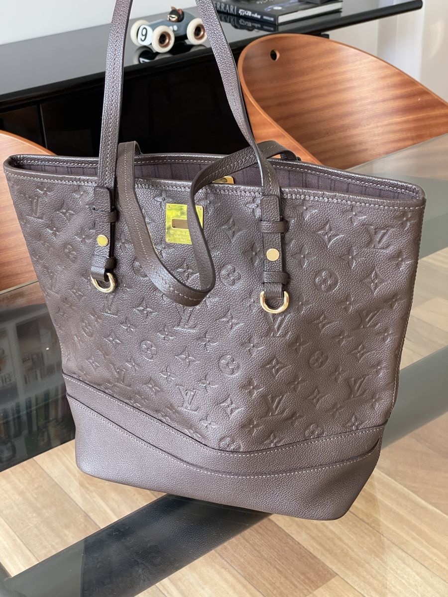 Louis Vuitton Sacs femmes: Louis Vuitton Monogram empreinte Citadine MM chocolate – D'occasion à Cologny par Jul_ez