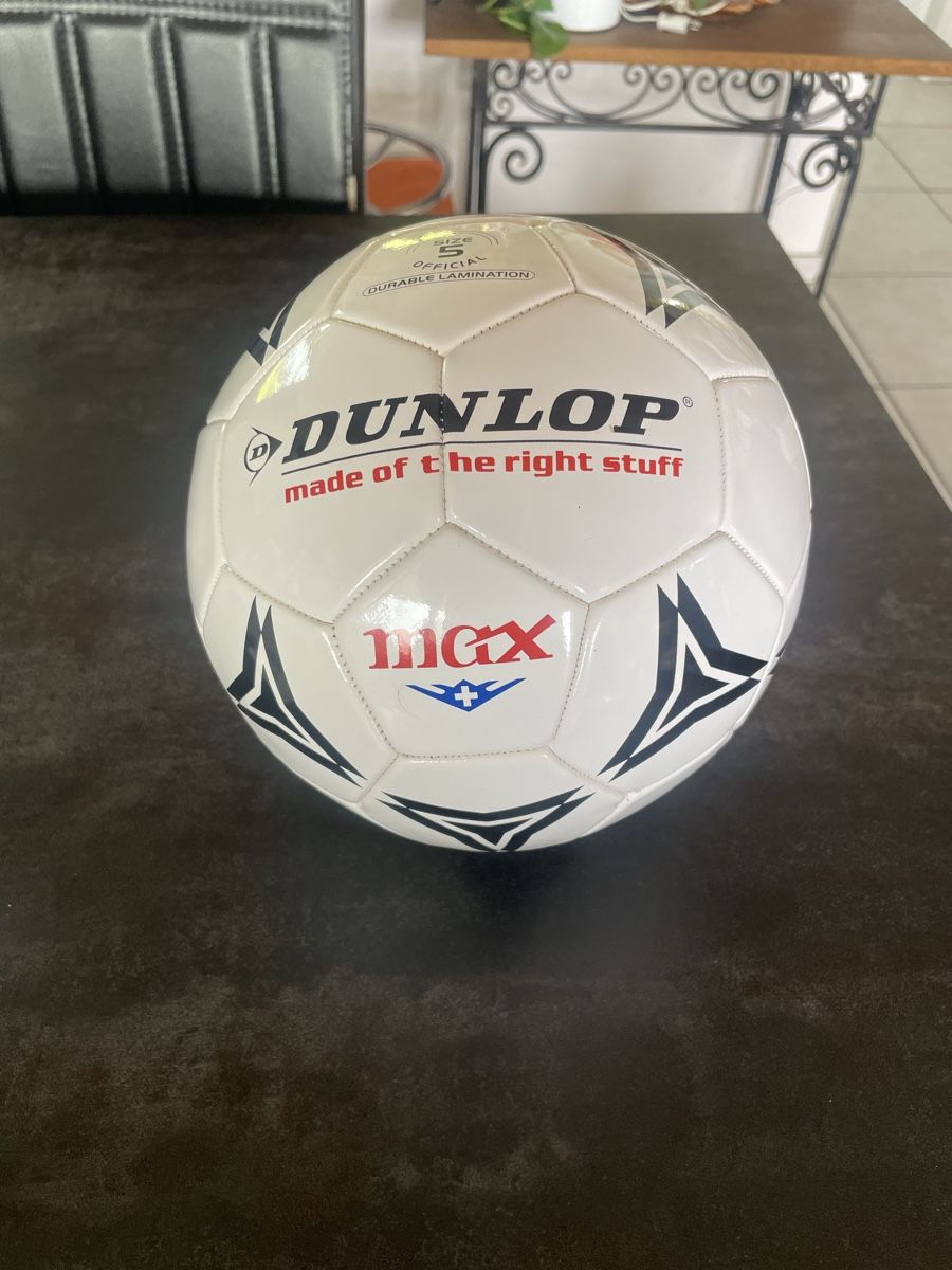 Palloni: Ballon de Foot Dunlop Taille 5 – Nuovo (secondo la descrizione) da Vallamand venduto da Bricbracbroc82