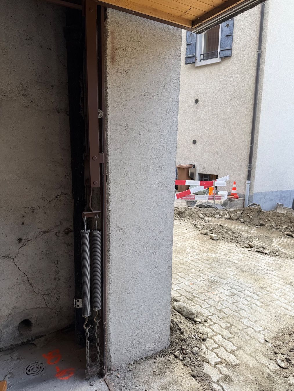 Altro Materiale elettrico: Porte de garage complète à vendre à Le Châble – Usato da Le Châble VS venduto da Scott128 5