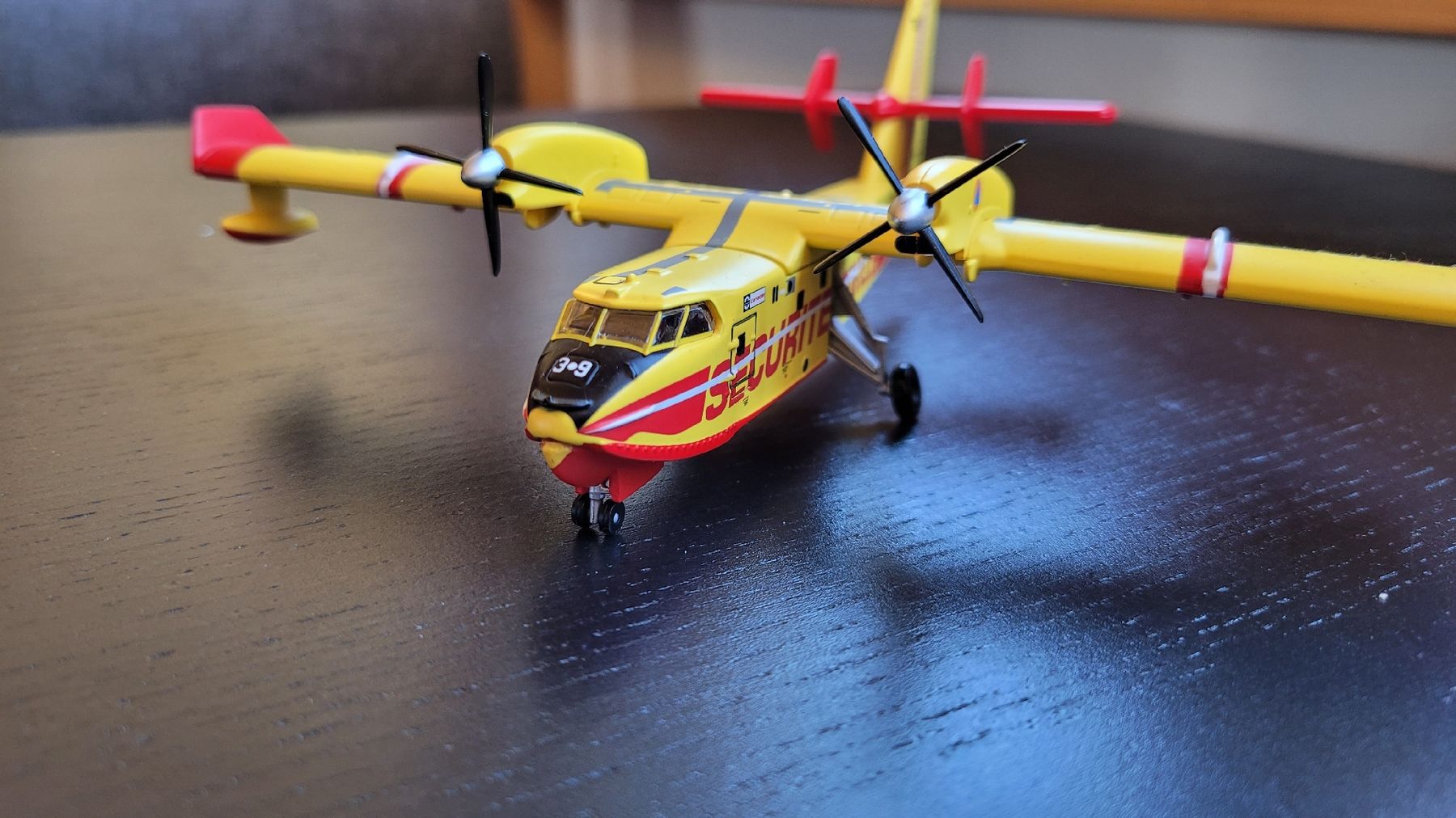 Kit di modellismo & Modellini statici: Flugzeugmodell Canadair CL-415 – Usato da Hettiswil venduto da kuese85 4