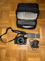 Appareil photo reflex Canon EOS 4000D avec sacoche
