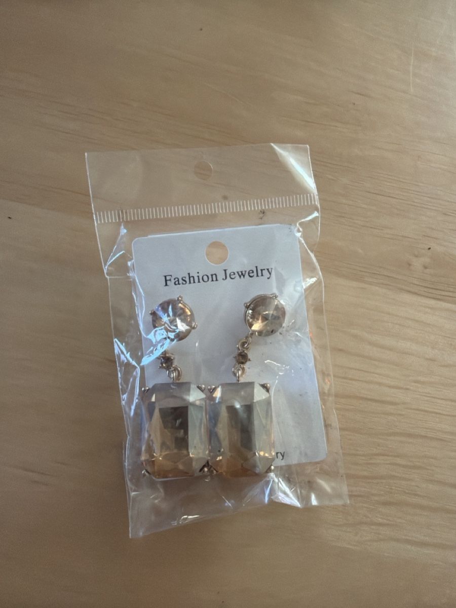 Ohrringe & -stecker: Ohrringe modisch silberfarben rechteckig neu – Neu und originalverpackt aus Opfershofen TG von dan_nxk8