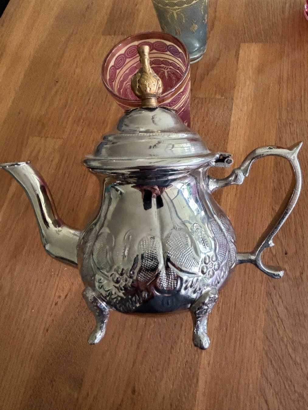 Théières: Teekanne mit Gläser – D'occasion à Arlesheim par sandrahenning