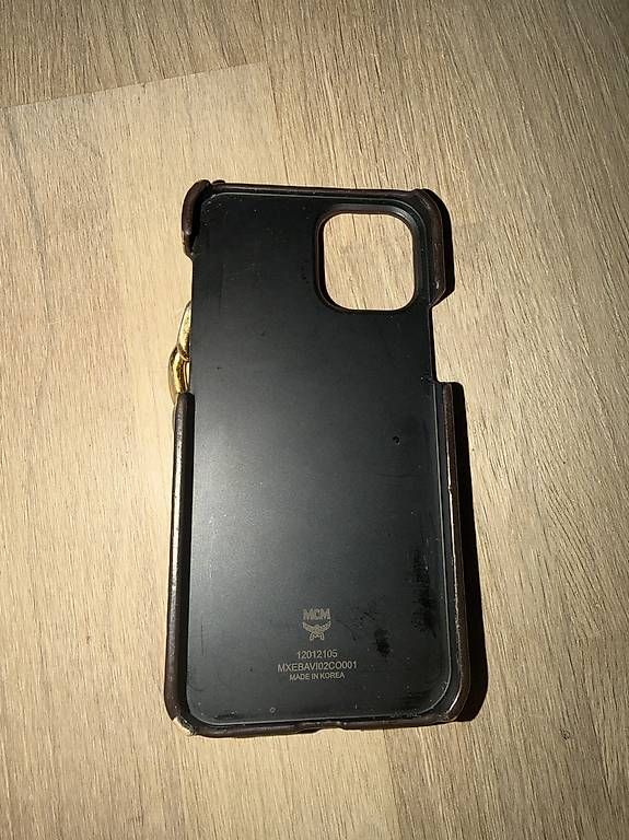 Cover & Protezioni schermo: MCM Visetos Original iPhone 12 / 12 Pro Case – Usato da Hinwil venduto da zu_zuli 1