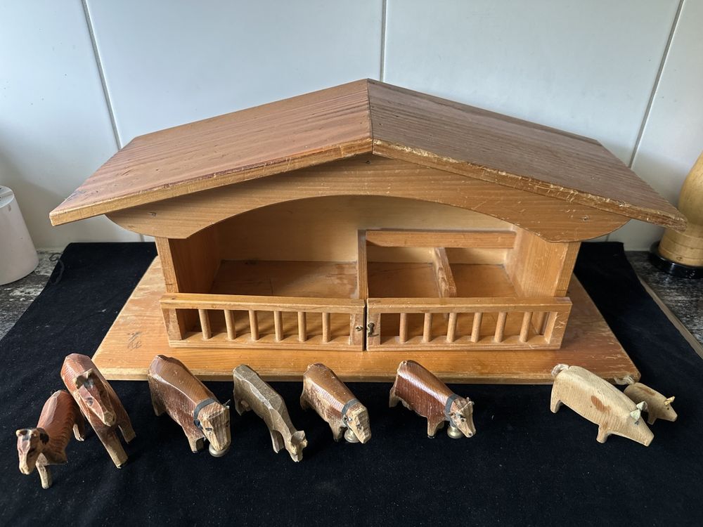 Trauffer Jouets: Holzspielzeug Bauernhof mit Tieren, Vintage Deko Stall  – D'occasion à Zürich par Chaeffeler