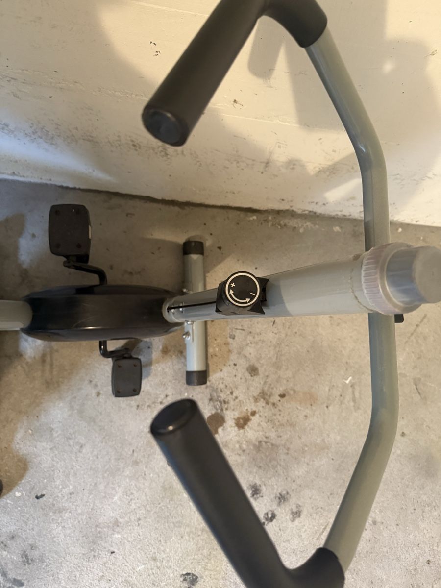 Vélos d'appartement: Heimtrainer Tectake Einstellbarer Widerstand Graue Farbe – D'occasion à Moosseedorf par ram_c65w 4