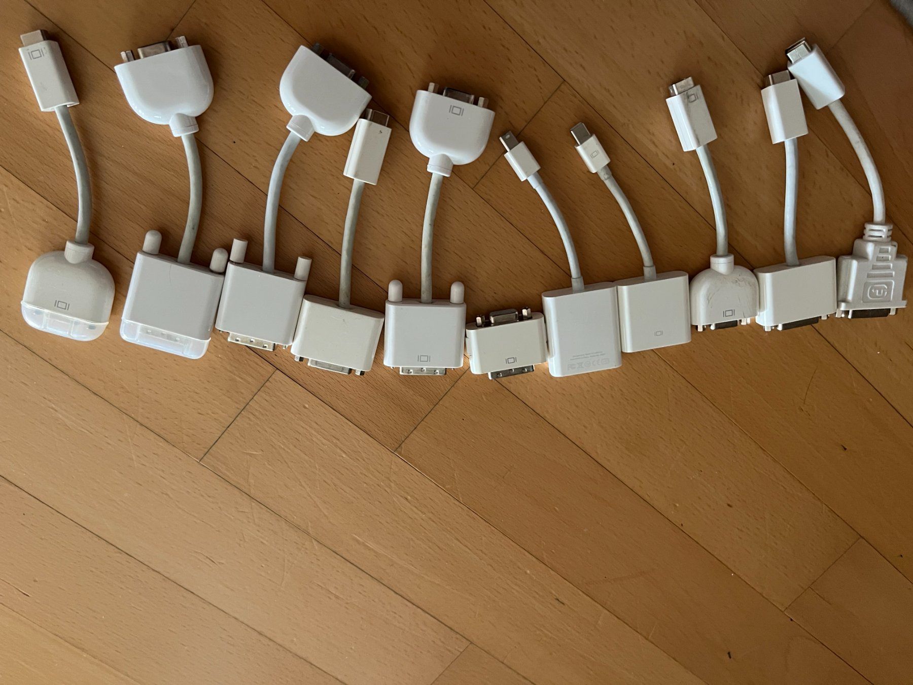 Apple Unità & Adattatore: 11 X Apple Adaprer – Usato da Winterthur venduto da fla_hwg8