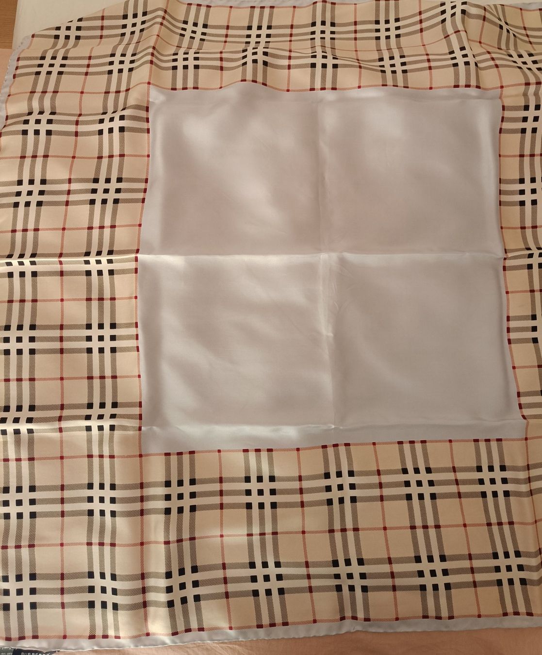 Burberry Foulard & Sciarpe: Foulard Burberry – Usato da Prangins venduto da sid_h2n6 2