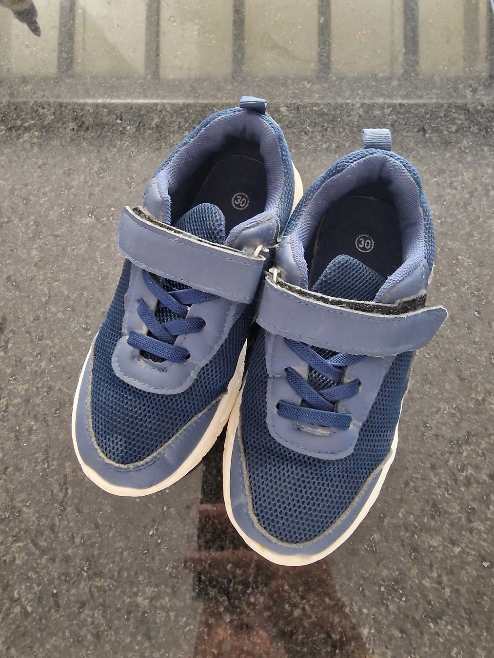 Scarpe per ragazzi: Kinder sneakers blau Grösse 30 – Usato da Muri AG venduto da deltadreieck