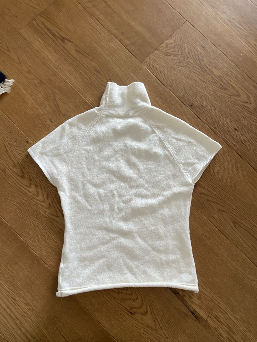 Top: White collar top – Usato da Walchwil venduto da ann_ckz6