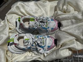 Damen gepolsterte Sportschuhe Größe 38 NEU UNBENUTZT