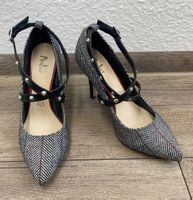 MENBUR Damen Pumps Spitz Pfennigabsatz 9 cm kariert mit Niet