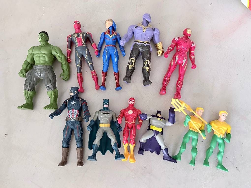 Statuette: Superhelden-Figuren – Usato da Ebikon venduto da immo-th 1