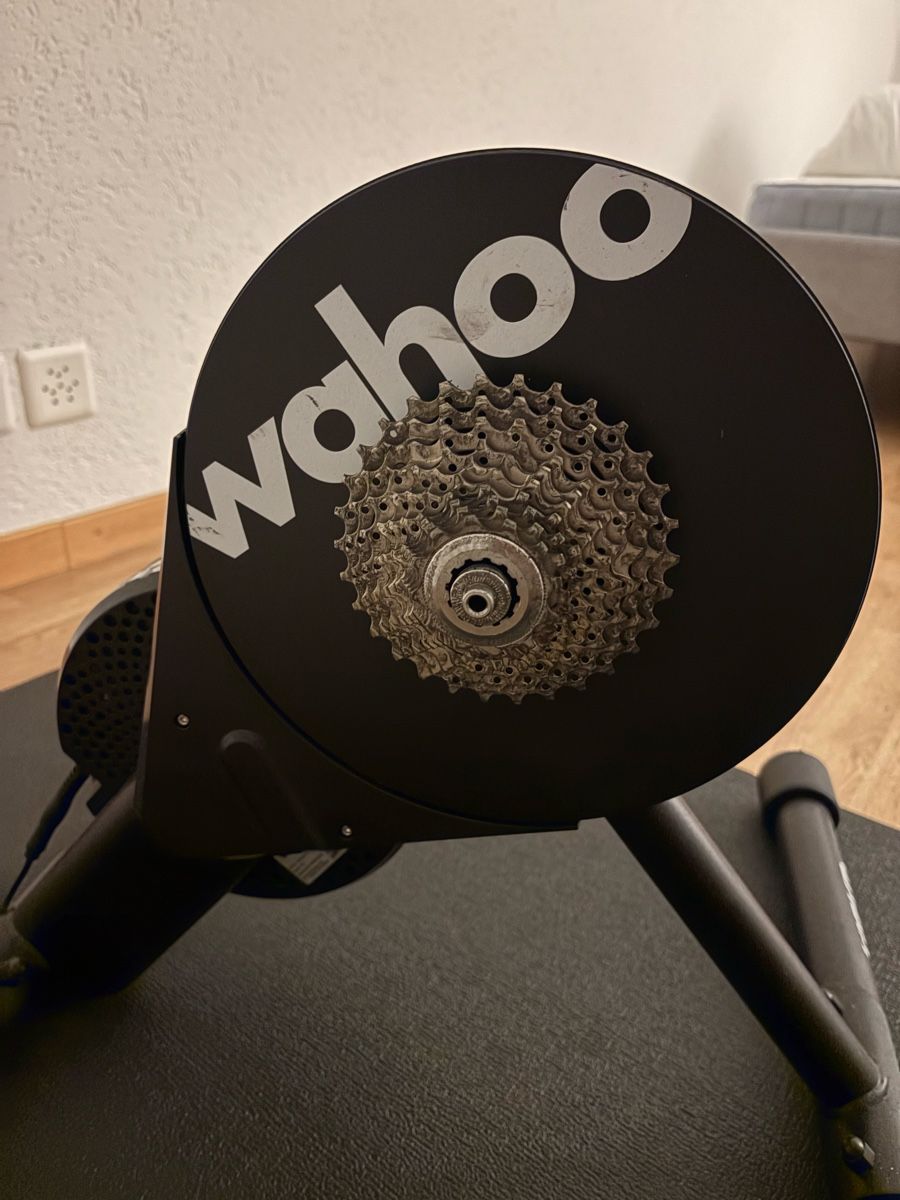 Wahoo Vélos d'appartement: Wahoo Kickr Core with cassette & mat – D'occasion à Adliswil par han_2zjd 2