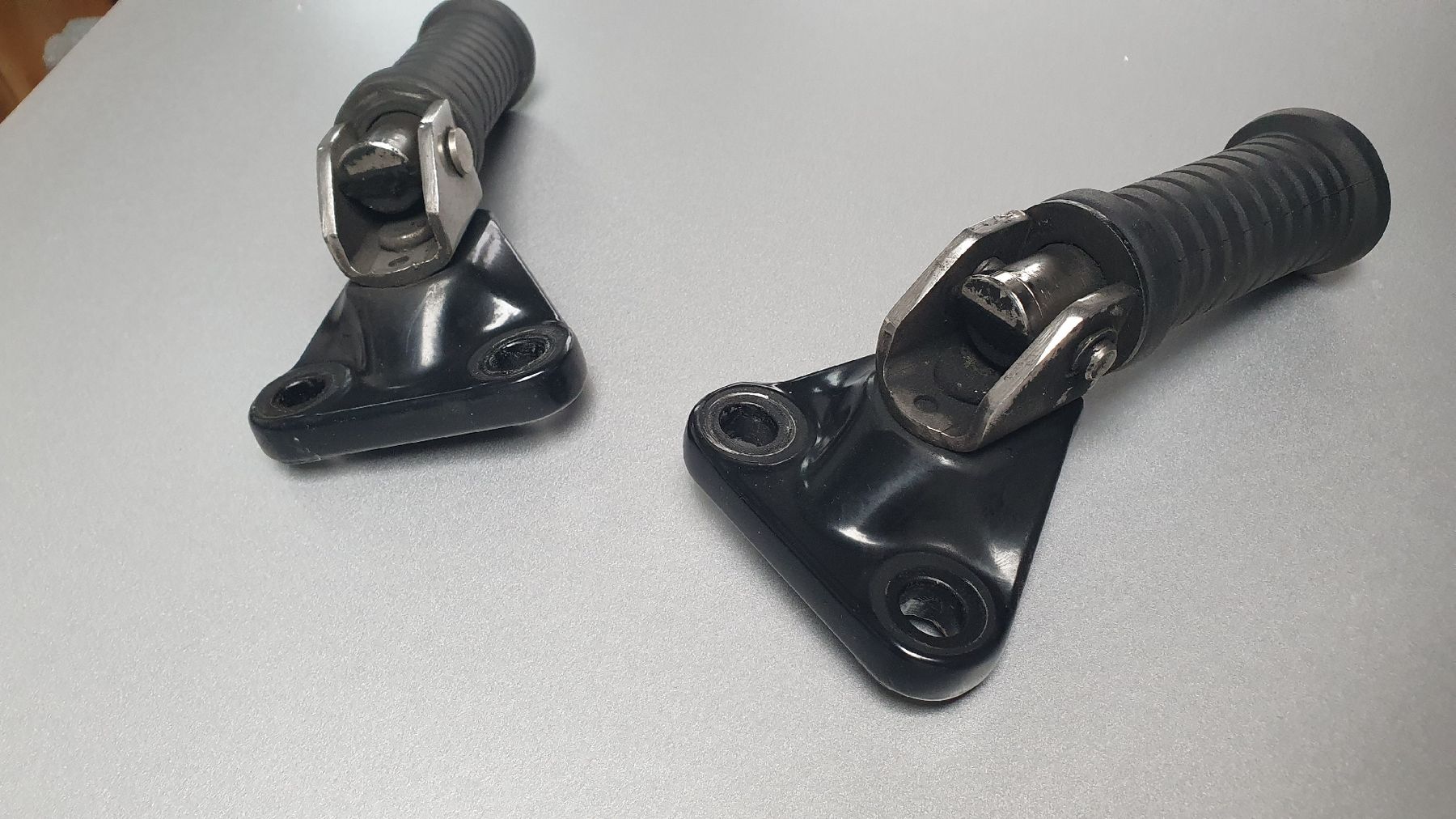 Triumph Tutti i ricambio per moto: Triumph Thunderbird 1700 Fussrasten – Usato da Benken SG venduto da JoBla_ 1