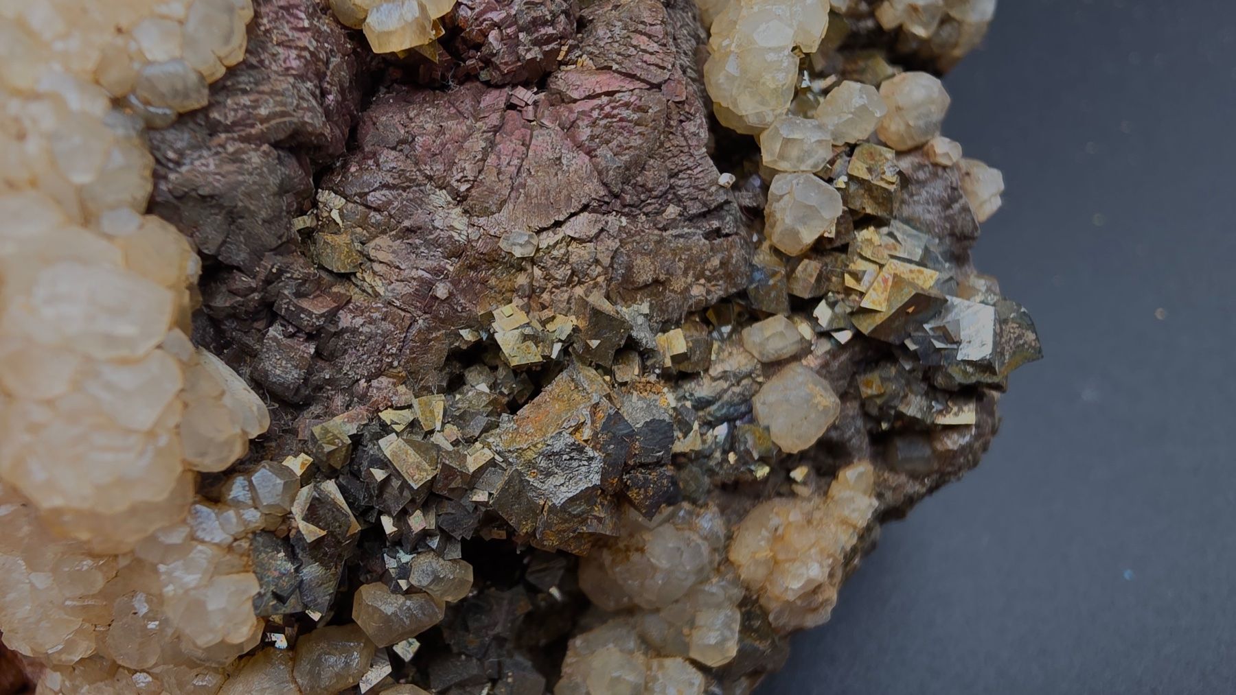 Mineralien & Heilsteine: Calcite, Pyrrhotite, Arsenopyrite & Pyrite Trepča 2.6 Kg – Gebraucht aus Figino von panshop 3