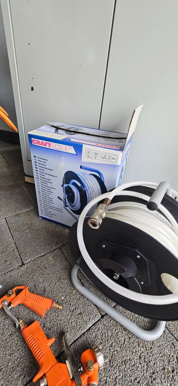 Compressori: Compresseur CompAir V02 avec beaucoup d'accessoires – Usato da Lausanne venduto da sleepy47 7