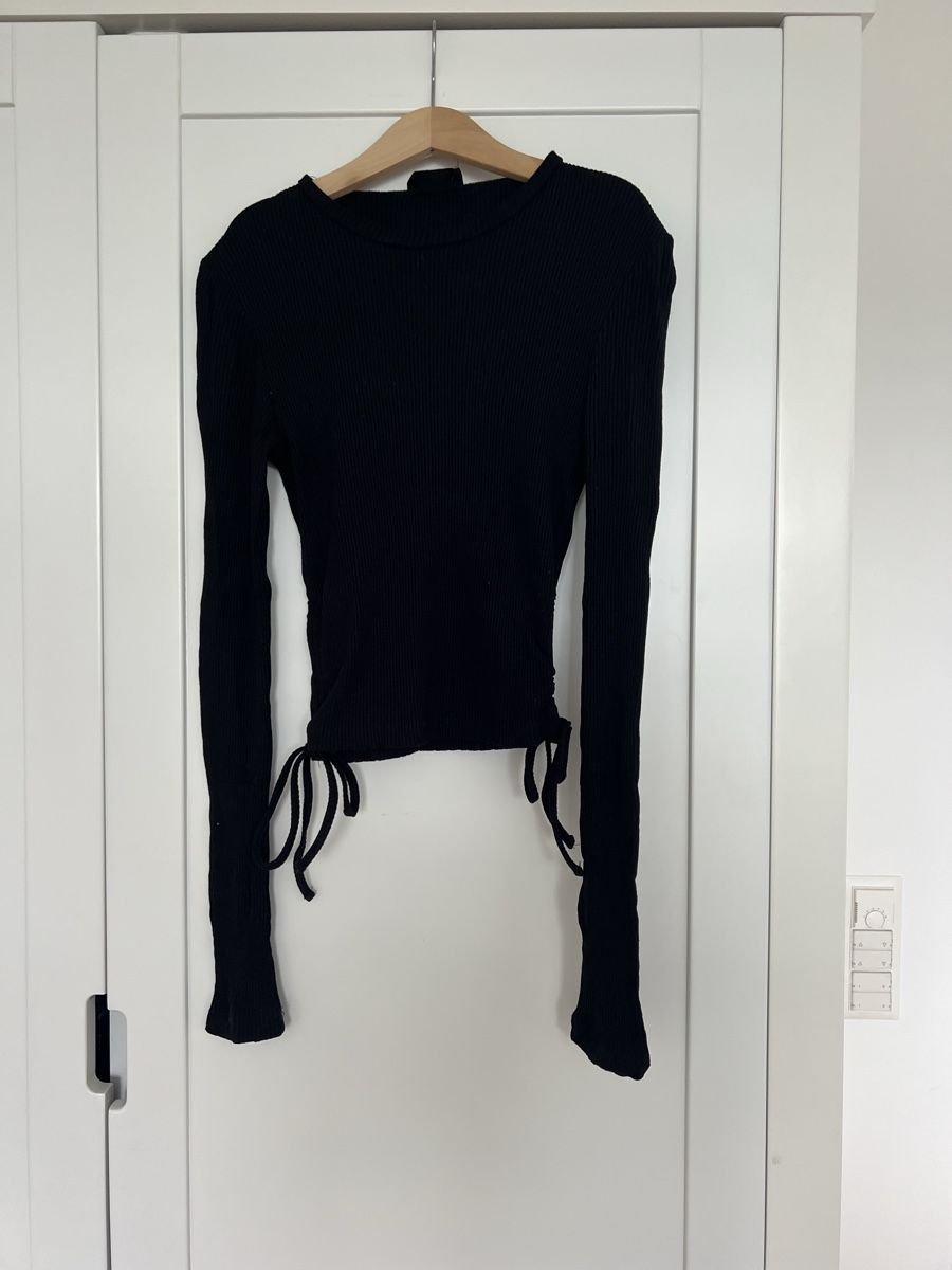 Pulls & Sweat-shirts: schwarzer anliegender Pullover – D'occasion à Erlenbach par paulina.rad