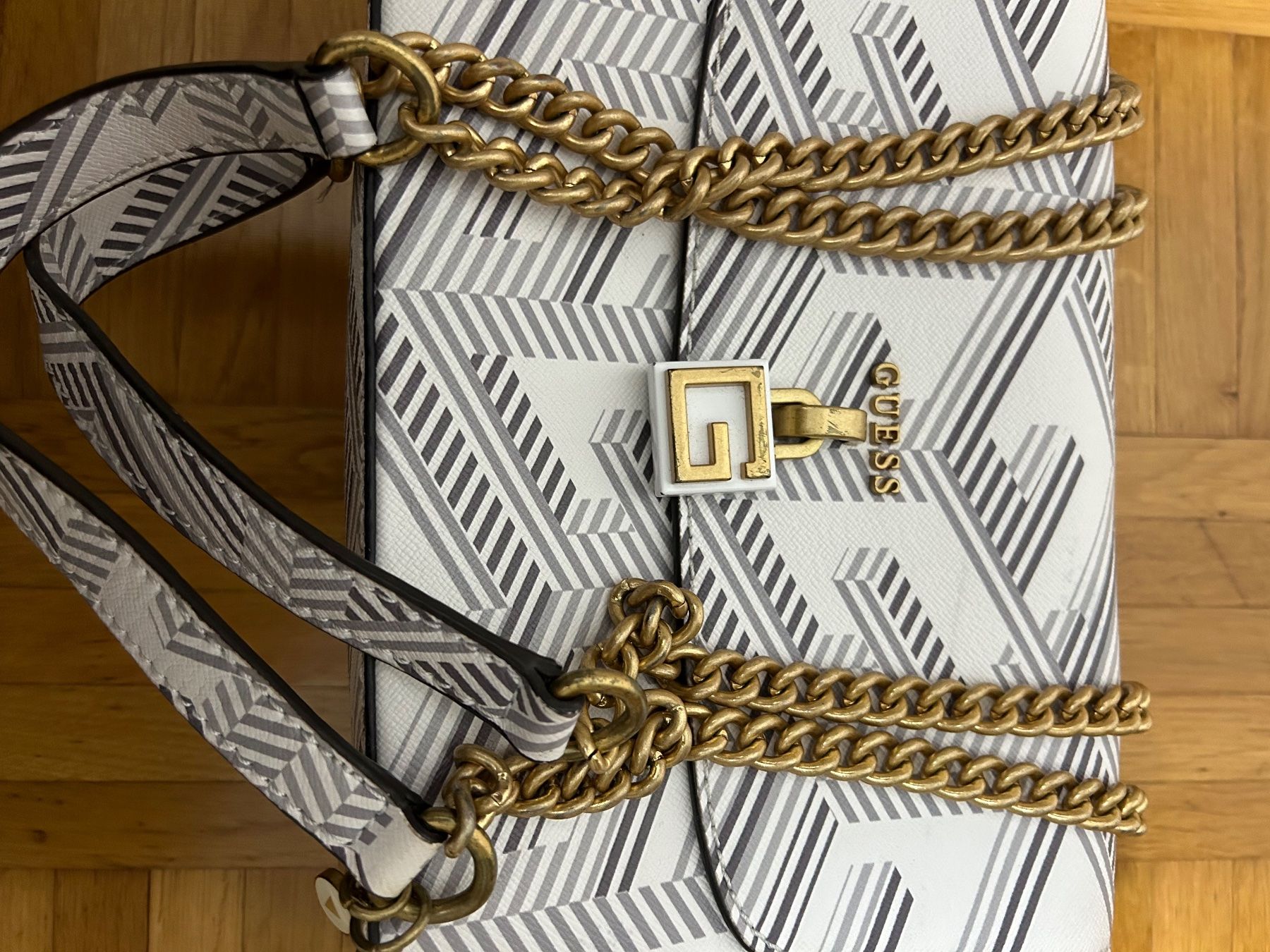 Guess Taschen für Damen: Guess Tasche – Gebraucht aus Moosseedorf von Slowwdown 7