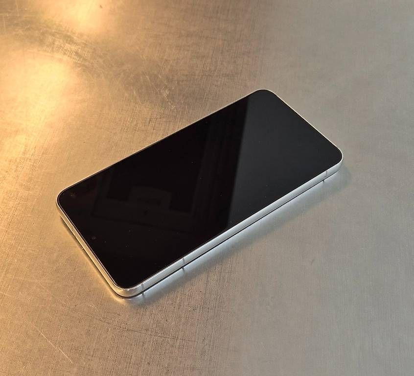 Samsung Telefoni cellulari / Smartphones: Samsung Galaxy S22 (Phantom White, Dual SIM, 5G) – Usato da Islisberg venduto da Dcotting