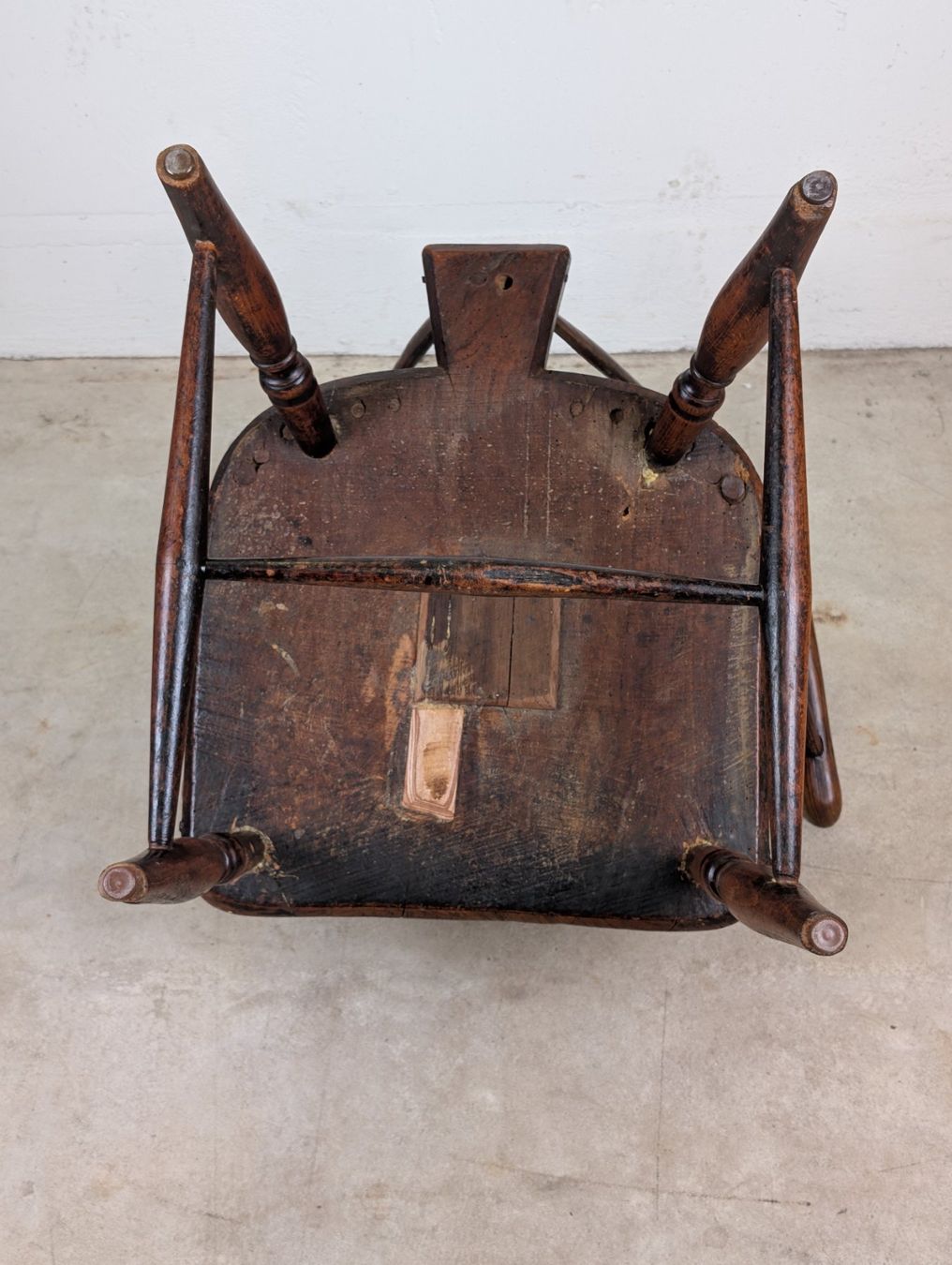 Sedie: Windsor Armlehnstuhl mit Patina – Usato da Winterthur venduto da Hint17 9