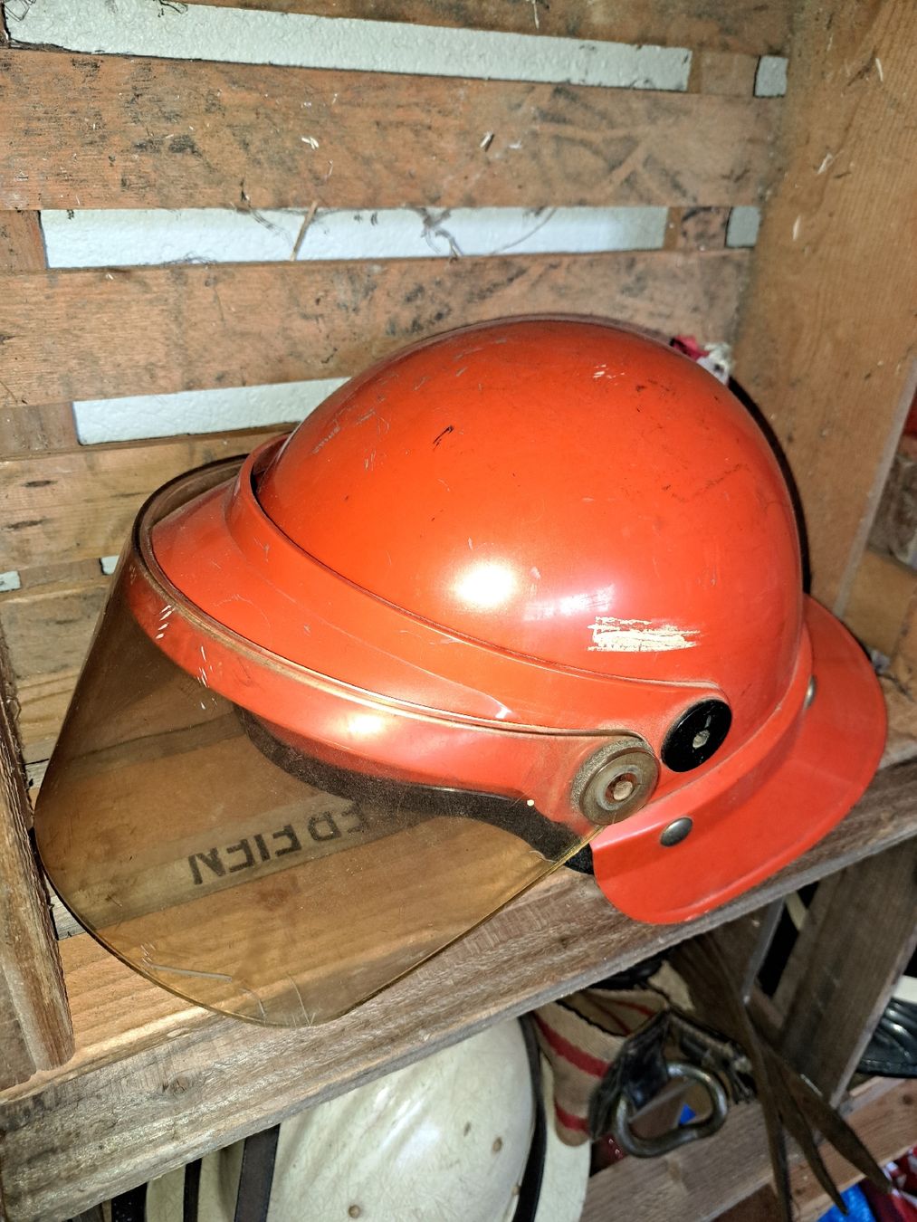Pompieri: Vintage Feuerwehrhelm   – Usato da Kölliken venduto da Upcycling-by-Mc-TAM 2