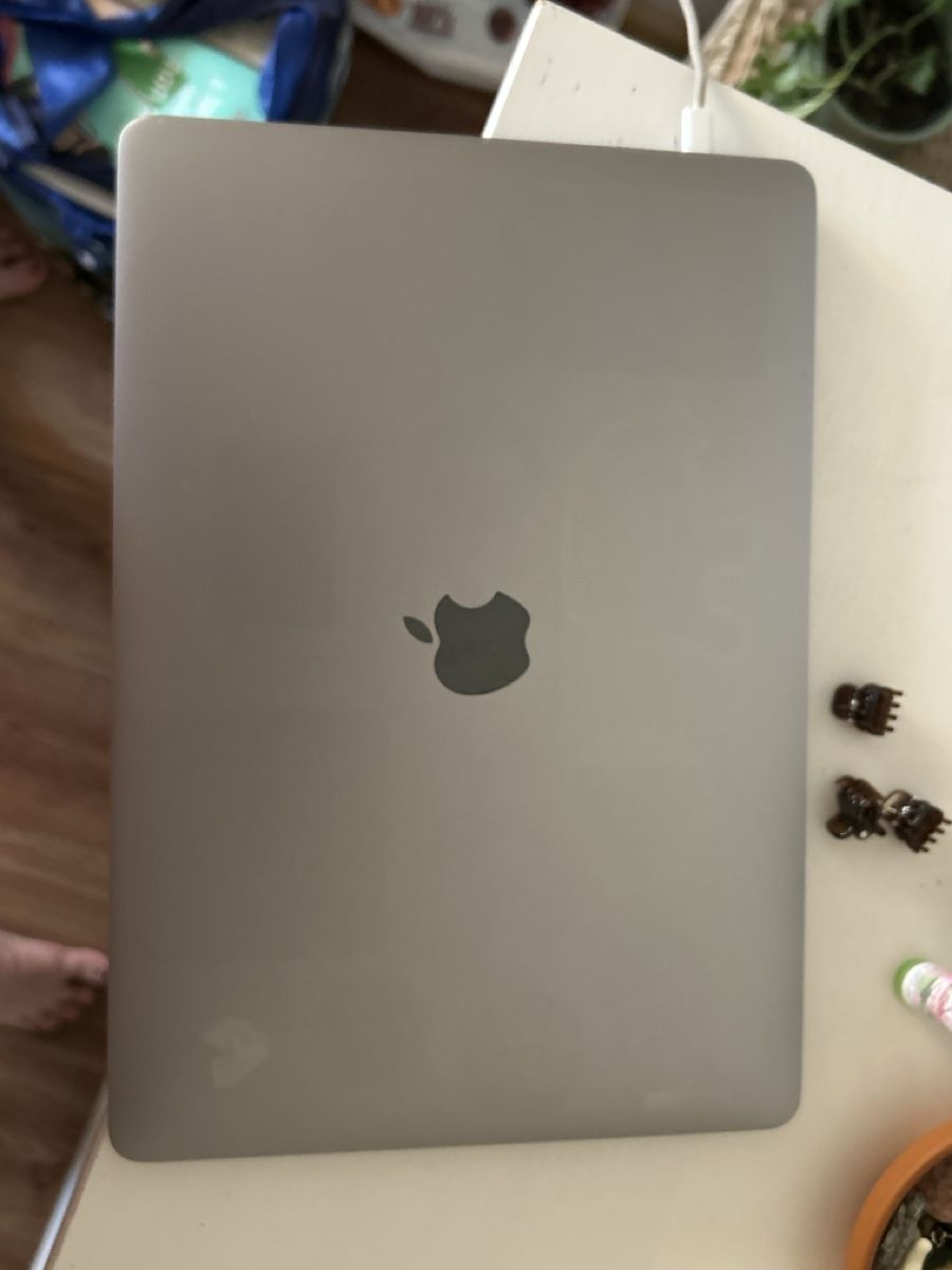 Apple Notebooks: MacBook Pro zu verkaufen – Defekt aus Therwil von erm_dg6q 1