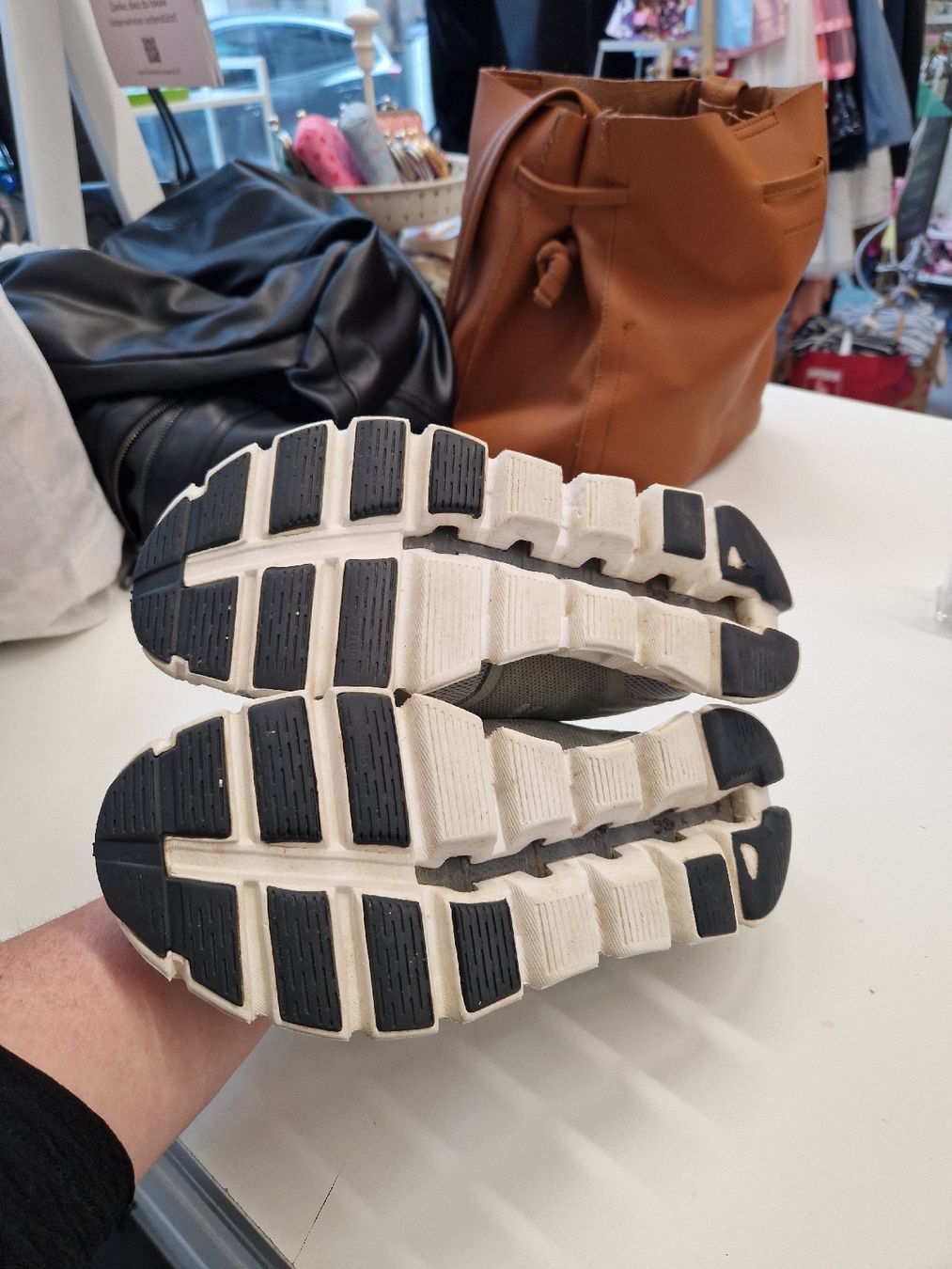 On Herrenschuhe: ON Sneaker Grösse: 38 – Gebraucht aus Wallisellen von misnenes 3