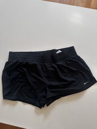 Nike Dri-FIT Damen Sport Shorts, Schwarz, Gr. XXL 🏃‍♀️ Top!