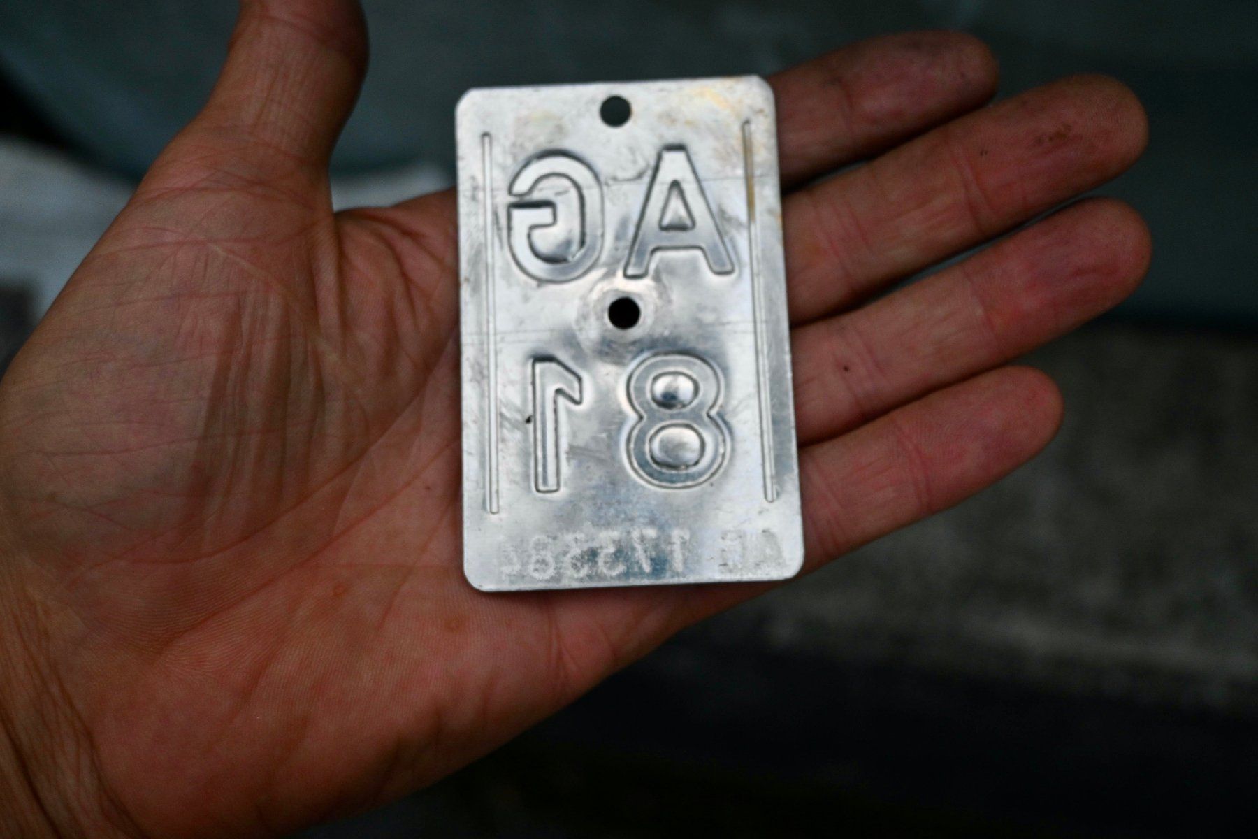 Insegne: Velonummer AG 81 von 1981 - Aargau – Usato da Pfaffhausen venduto da mono_rec 3