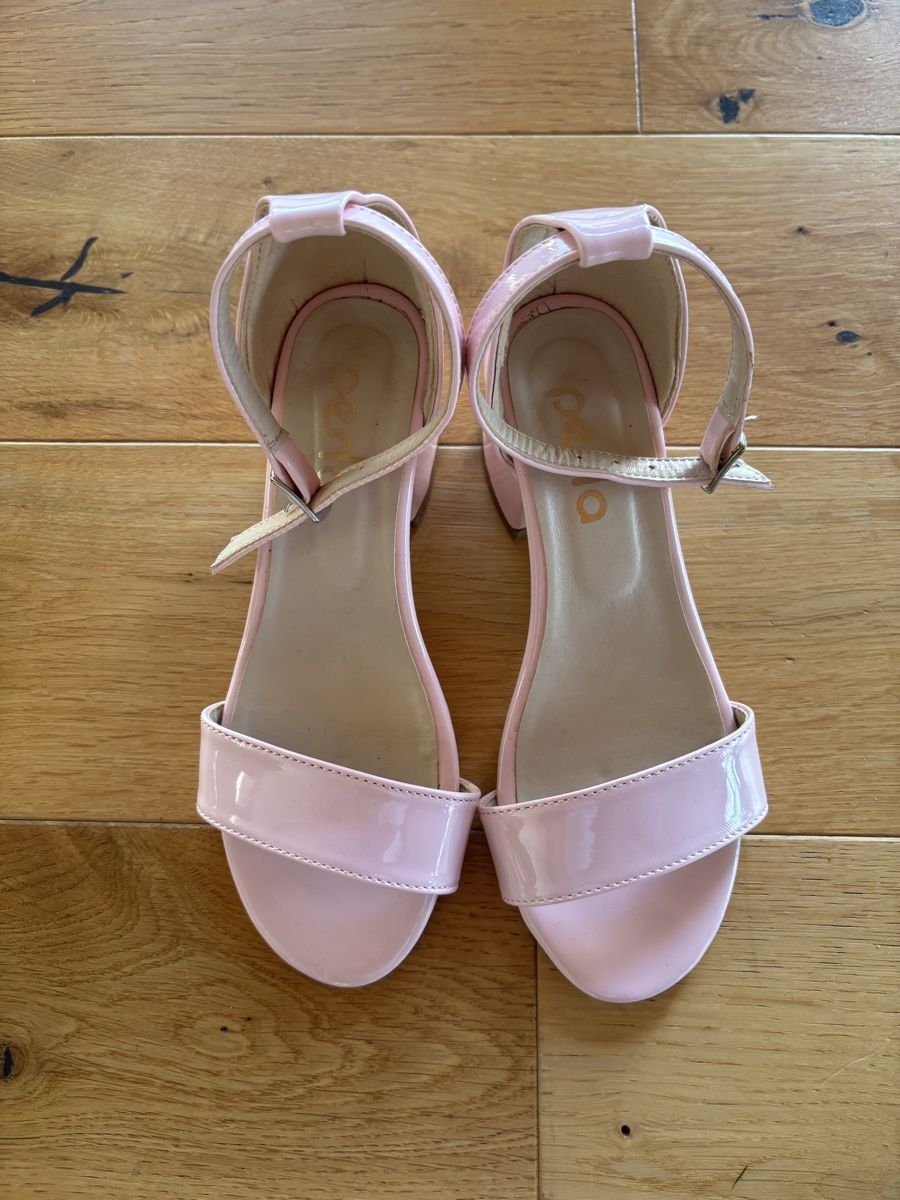 Chaussures filles: Sandalen in rosa – D'occasion à Estavayer-le-Lac par constance-esta 1