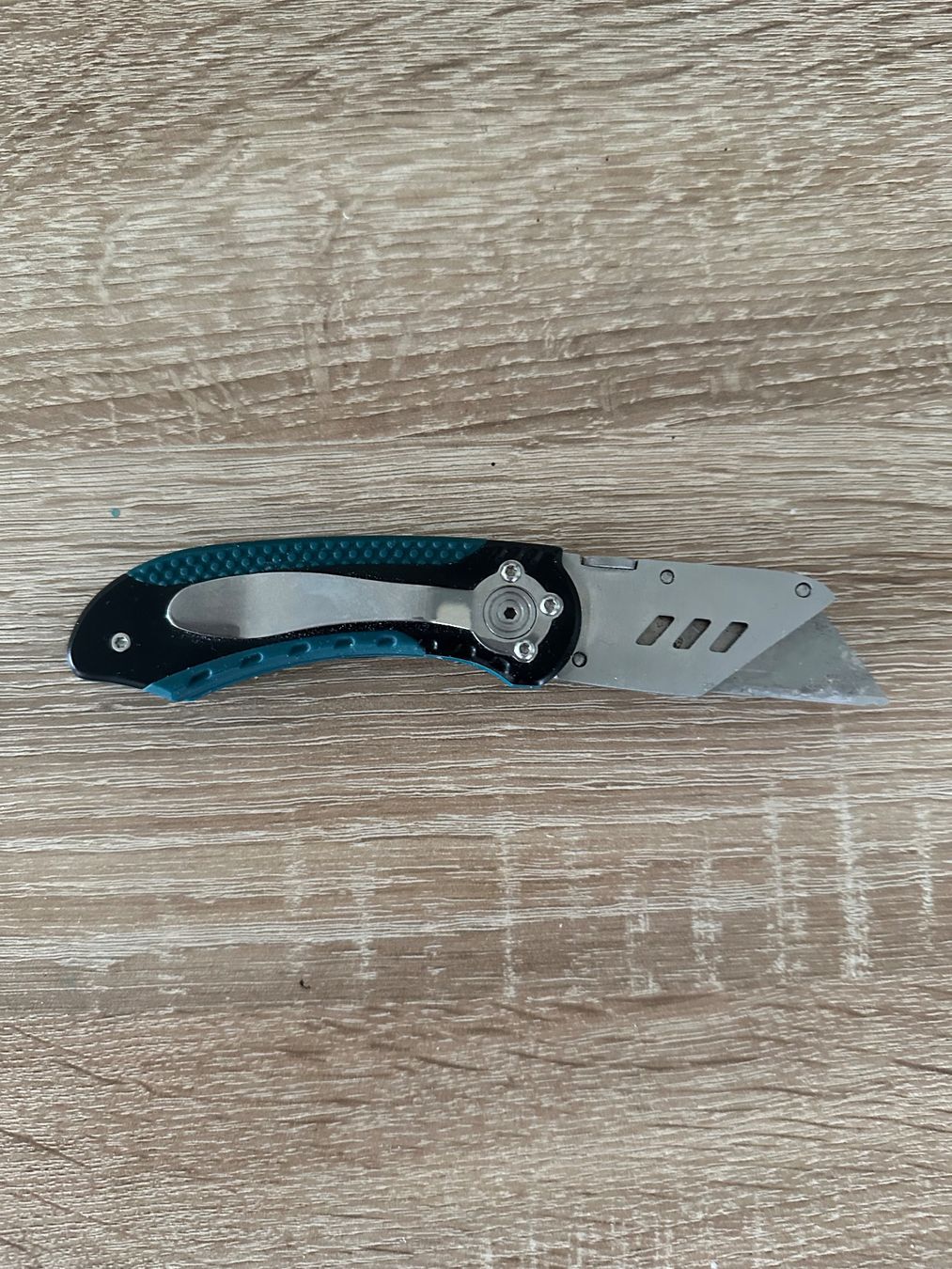 Makita Tutti gli attrezzi: Cutter Makita – Usato da Hauterive NE venduto da FW7-TECH 1