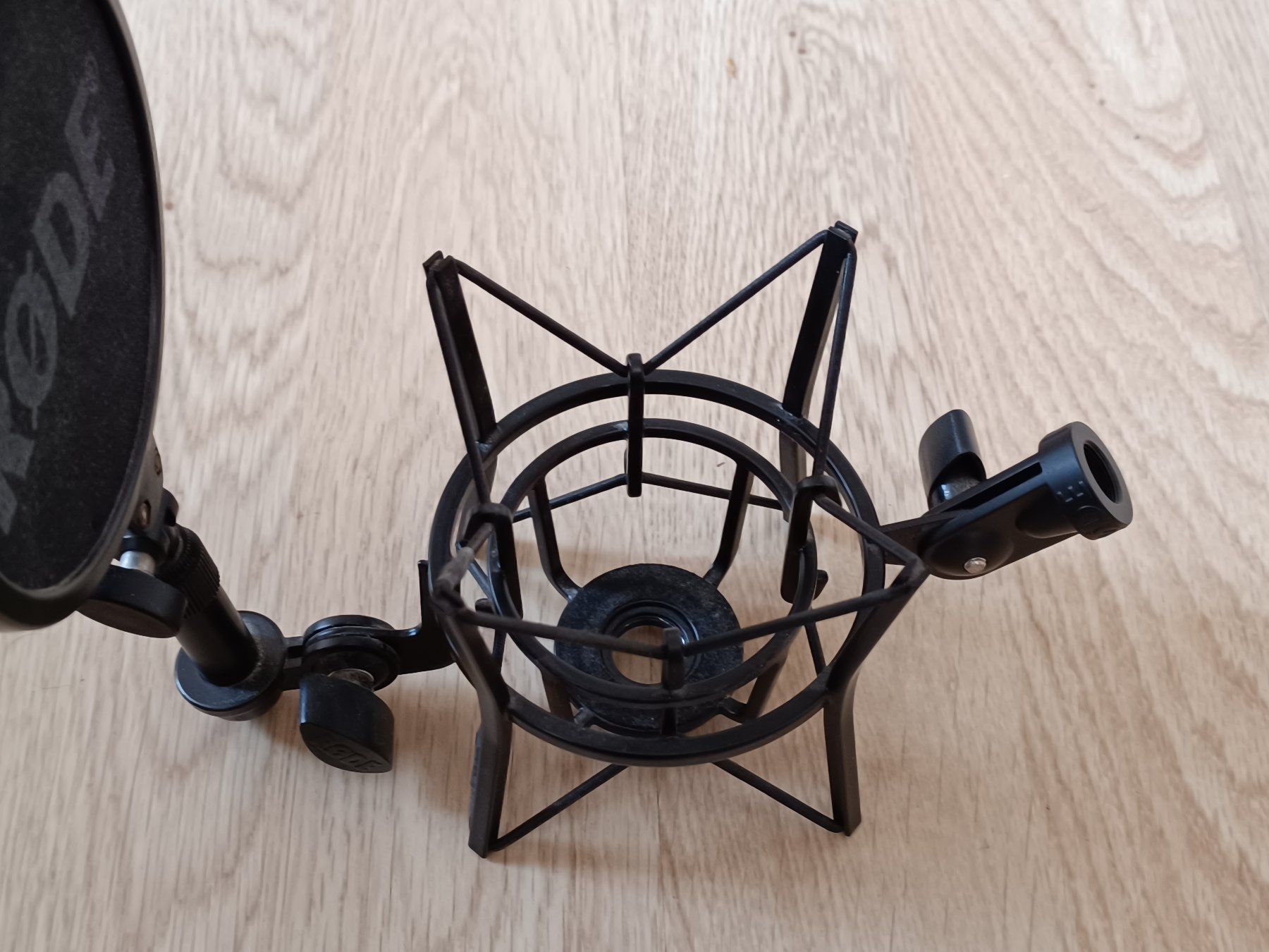 Røde Microphones: RODE SM6 Spinne mit Popschutz - Top Zustand! – Neuf (Voir description) à Umiken par dav_kxt8 1