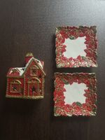 Antikes Weihnachtsdeko-Set: Haus-Lichthalter & 2x Teller rot