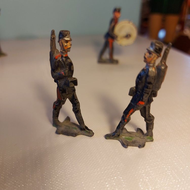 5 antike Figuren aus Zinn - 4 Soldaten und 1 Trommler -antik 5