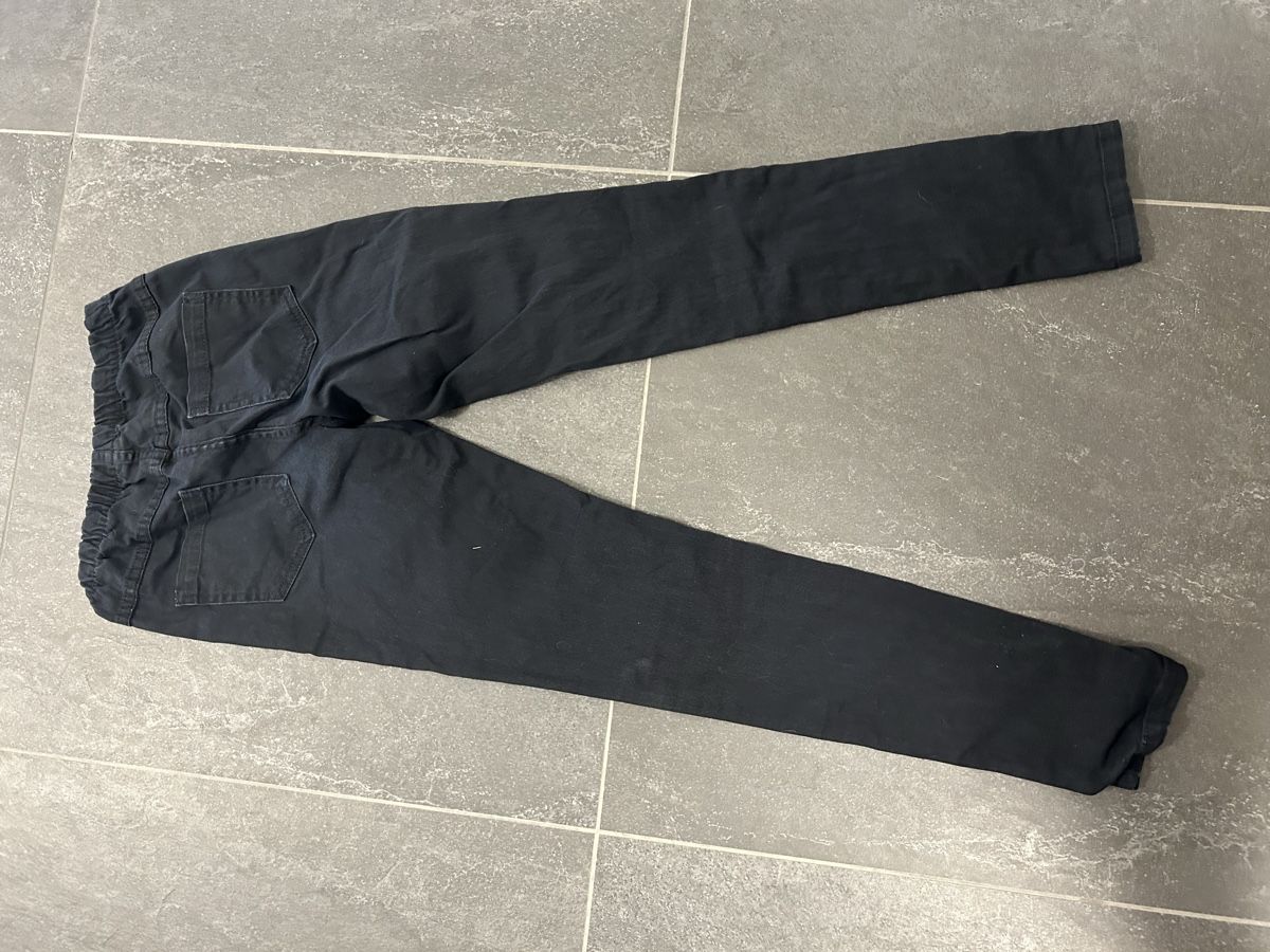 Pantalons: Pantalon noir Pièces  – D'occasion à Bôle par sev_n85b 2