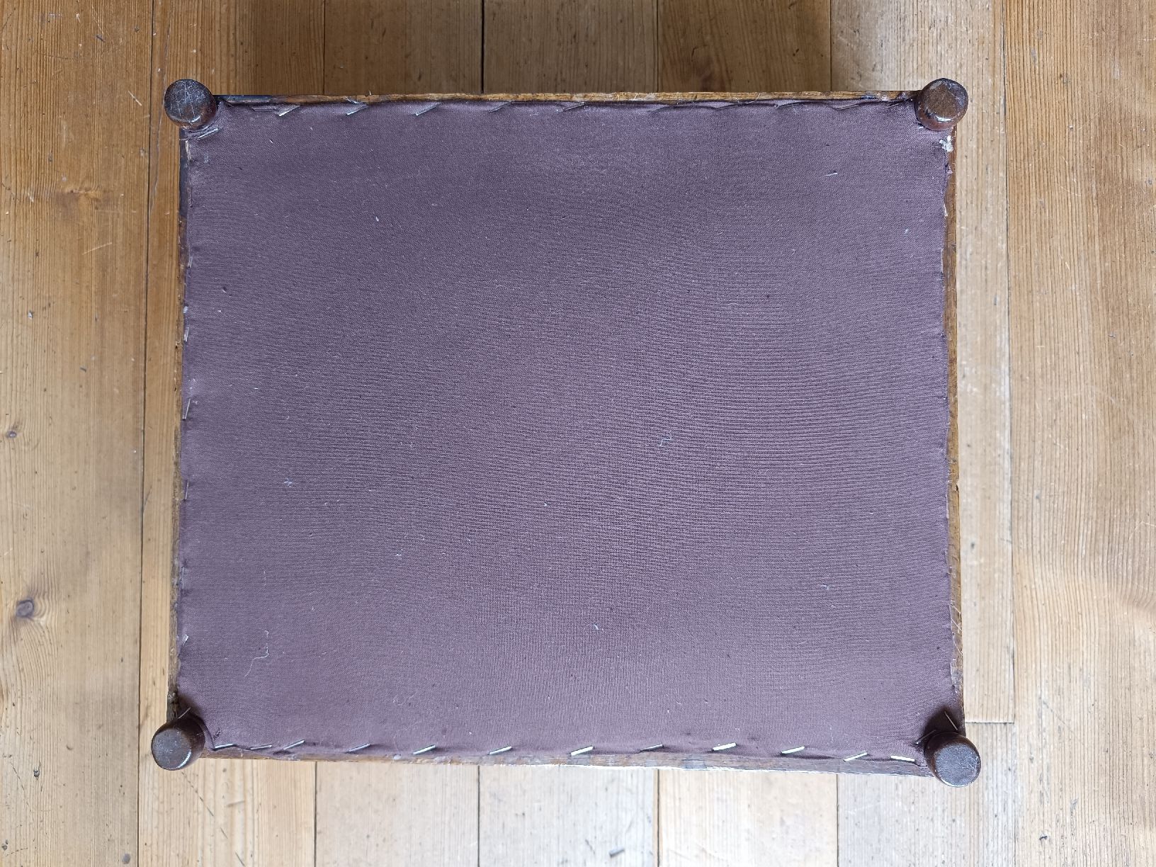 Hocker: Repose-pieds ancien – Gebraucht aus Cossonay-Ville von Aryann34 6