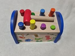 Jouet bouton poussoir avec marteau