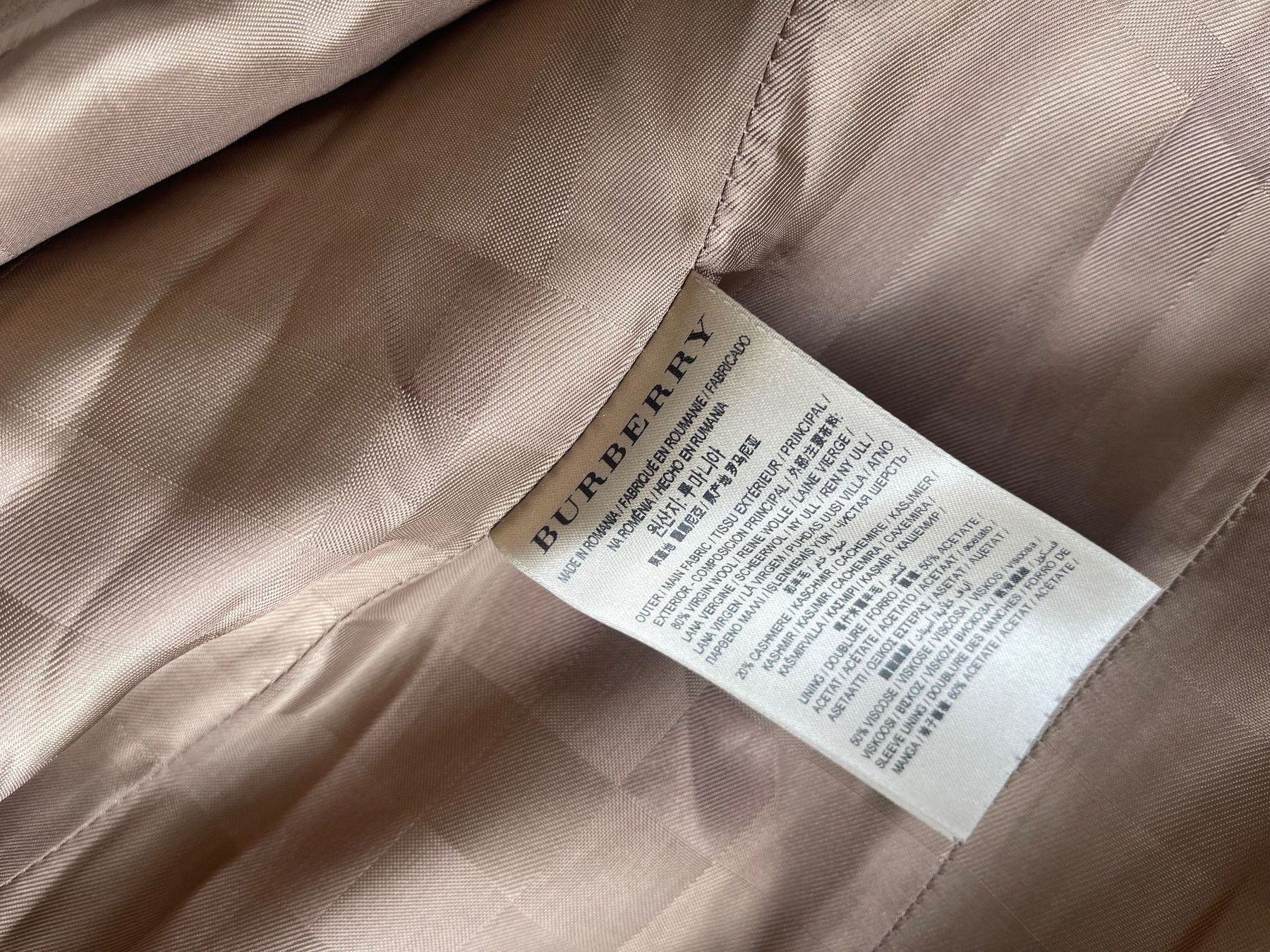 Burberry Cappotti: Burberry Damen Trenchcoat 36 Neu – Nuovo (secondo la descrizione) da Küssnacht am Rigi venduto da TheMarket55 6