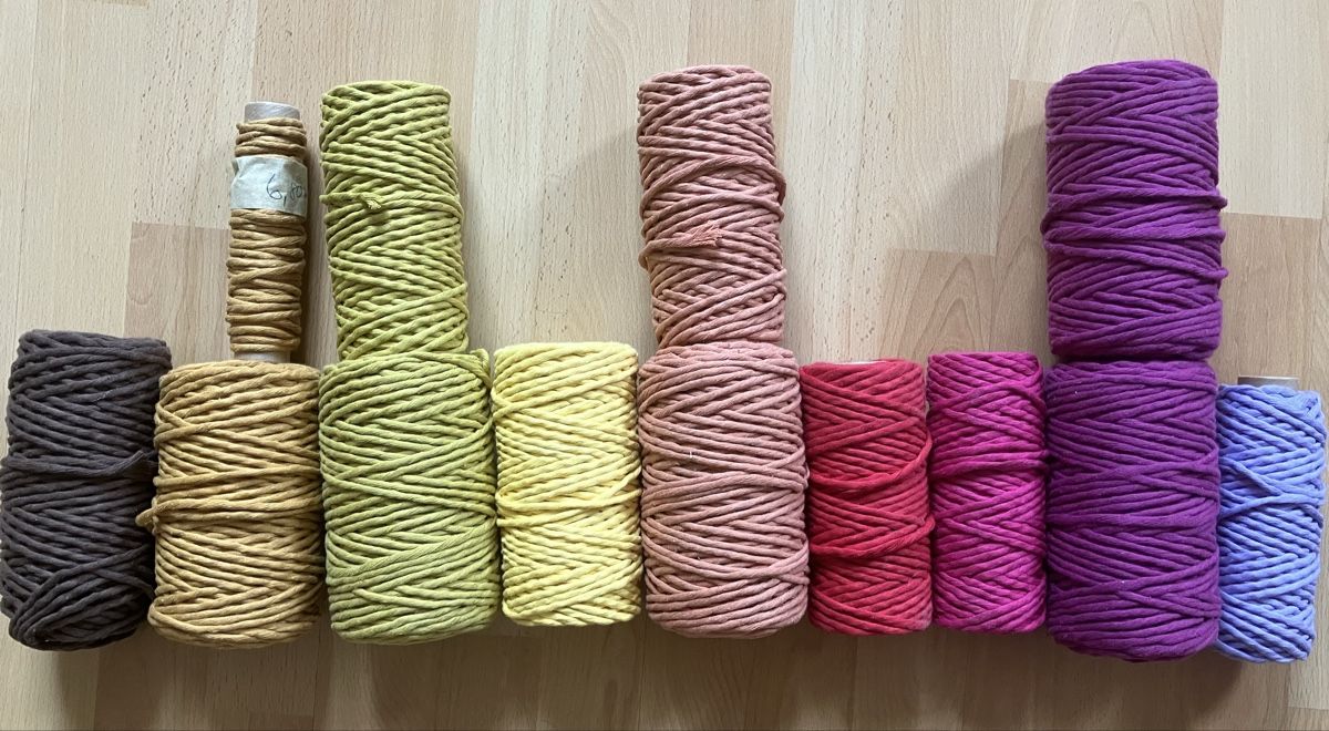 Cordicelle & Fili: Makramee Garn, 3.5mm, 19 Farben plus Reste – Nuovo (secondo la descrizione) da Basel venduto da juanalaloca 1