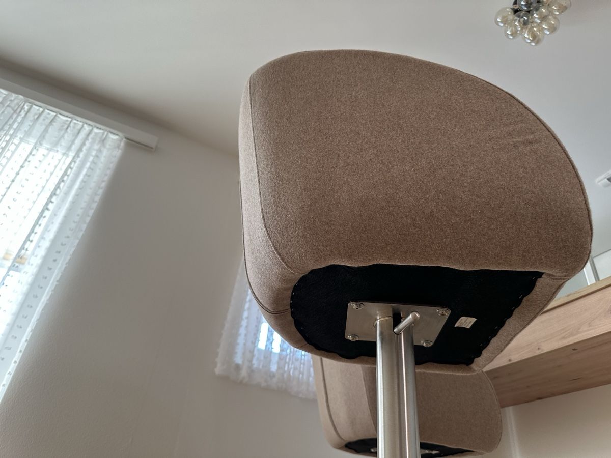 Tabourets: Barhocker mit Fussring grau 2 Stk, beige – D'occasion à Zug par S6403 8