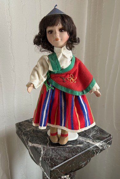 Bambole: Puppe Madeira – Usato da Flumenthal venduto da Uranus26